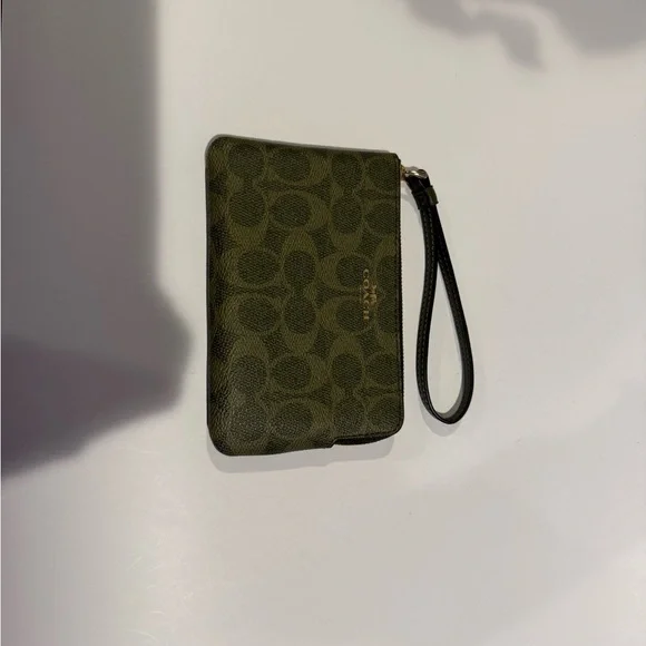 Coach Corner Zip Wristlet In Signature Canvas - Olive - Picture 1 of 10